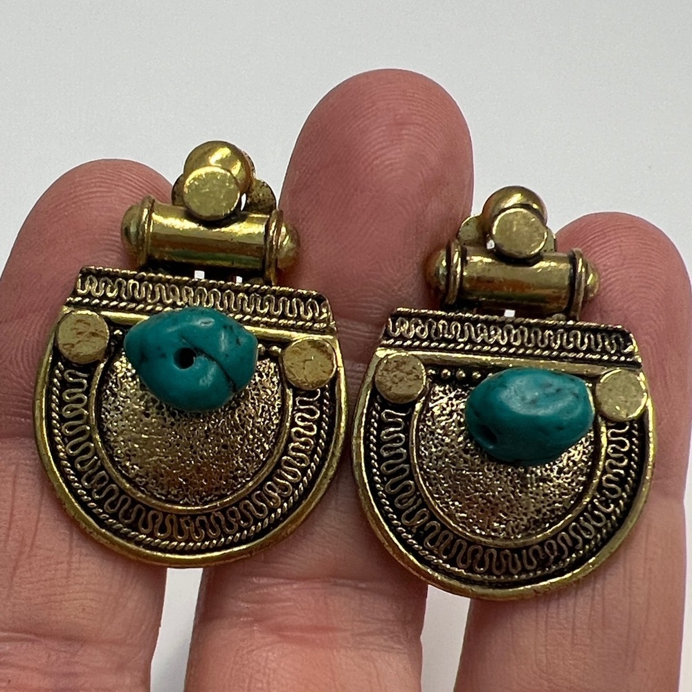 Jan Michaels Style Etched Tourqoise Copper Metal Clip Earrings